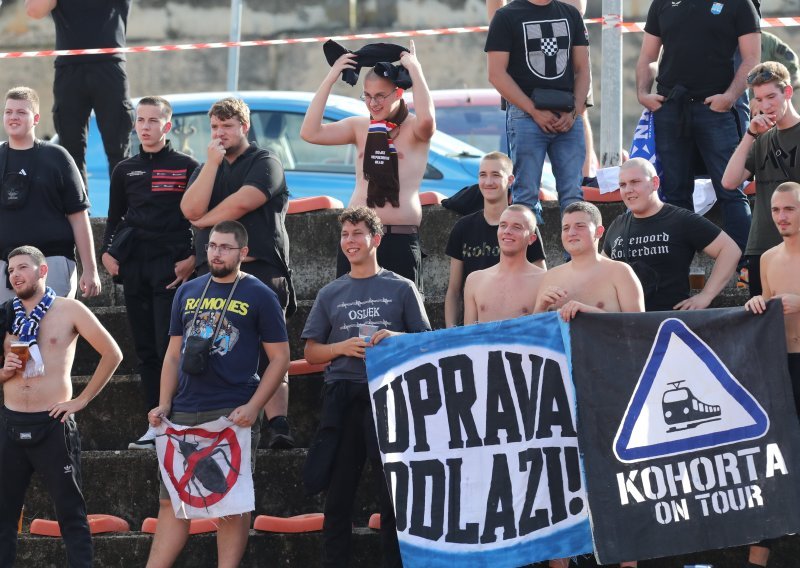 Komedija u Puli! Poslušajte kako je Kohorta s domaćim navijačima prozivala Upravu, šefovi Osijeka se smijali