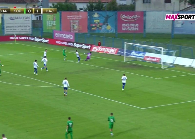 Pogledajte kako je igrač Koprivnice razornim udarcem nokautirao golmana Hajduka; Siliću se ukazivala pomoć