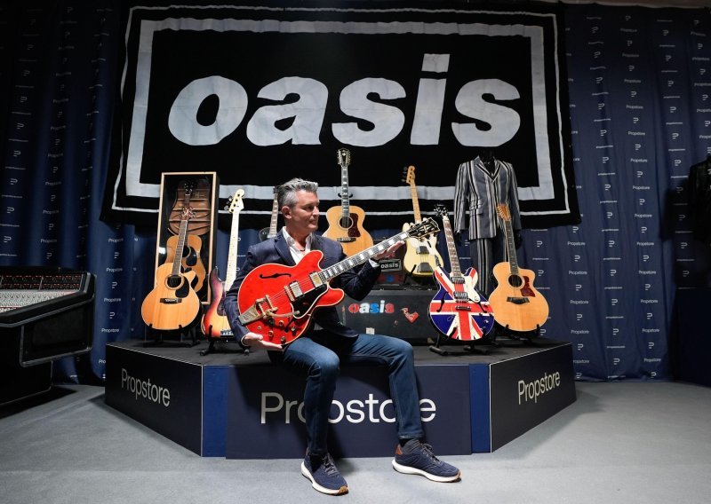 Na dražbu ide Noelova gitara koju je Liam uništio u noći raspada Oasisa