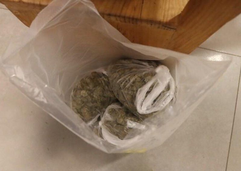 Pao diler u Vukovaru: Poštom naručio travu iz inozemstva