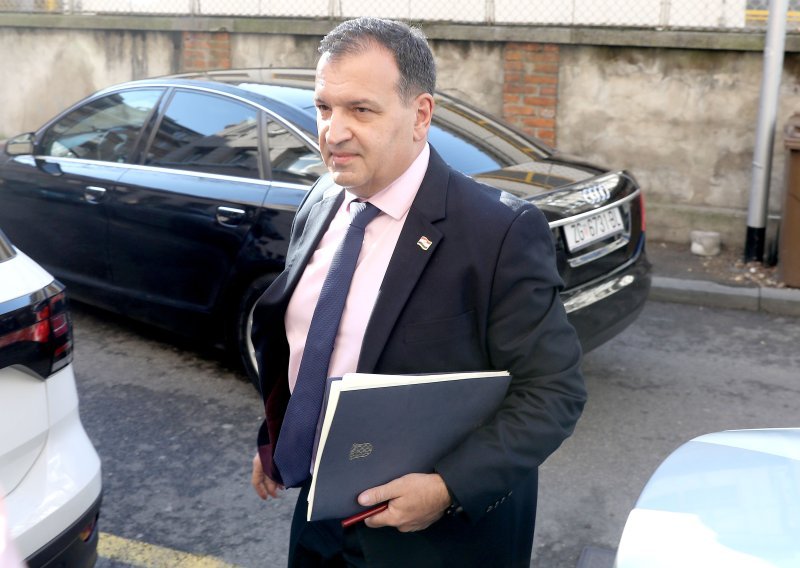Liječnička komora reagirala na zapošljavanje Beroša, otkrili i detalje o njegovoj licenci
