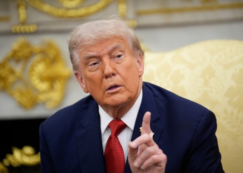 Trump se obračunava s političkim neprijateljima: Podignuta optužnica protiv bivšeg šefa FBI-ja