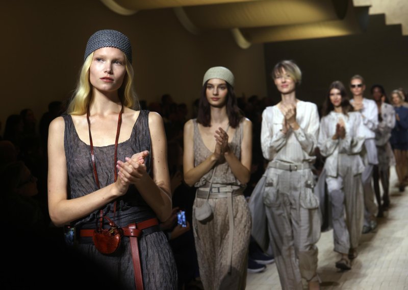 Oproštaj od kralja talijanske elegancije: Revija Emporio Armani dirnula je modni svijet