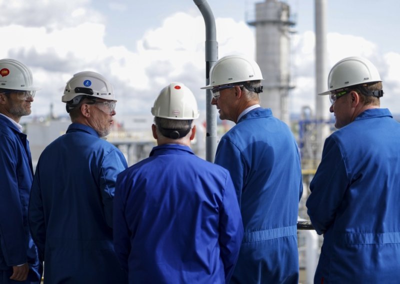 Industrijalci bijesni, njemačkom kancelaru otkucava sat: 'Kako to ne vidi! Sve se urušava'