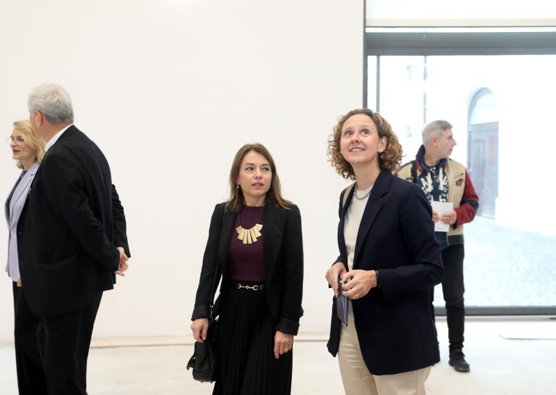 Ministrica kulture u Sisku otvorila izložbu 'Kratka povijest hrvatske skulpture'