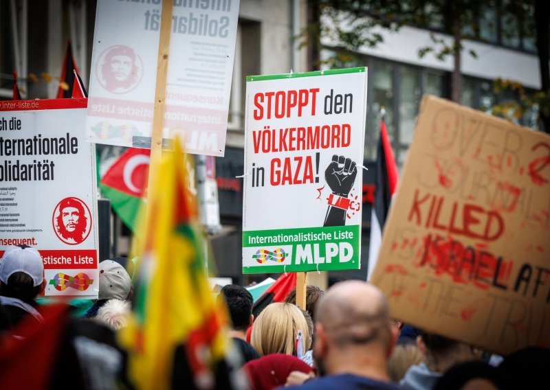 Tisuće ljudi u Düsseldorfu prosvjedovalo u znak solidarnosti s Palestincima