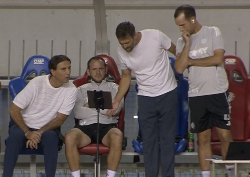 Ni klupa Hajduka nije bila sigurna da je gol Rebića regularan. Pogledajte reakciju Garcije
