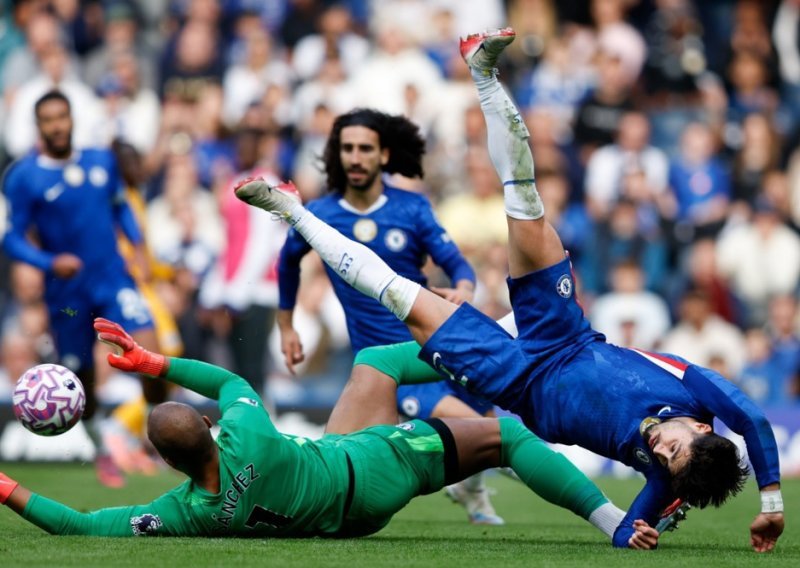 Chelsea s igračem manje primio dva gola u sudačkoj nadoknadi