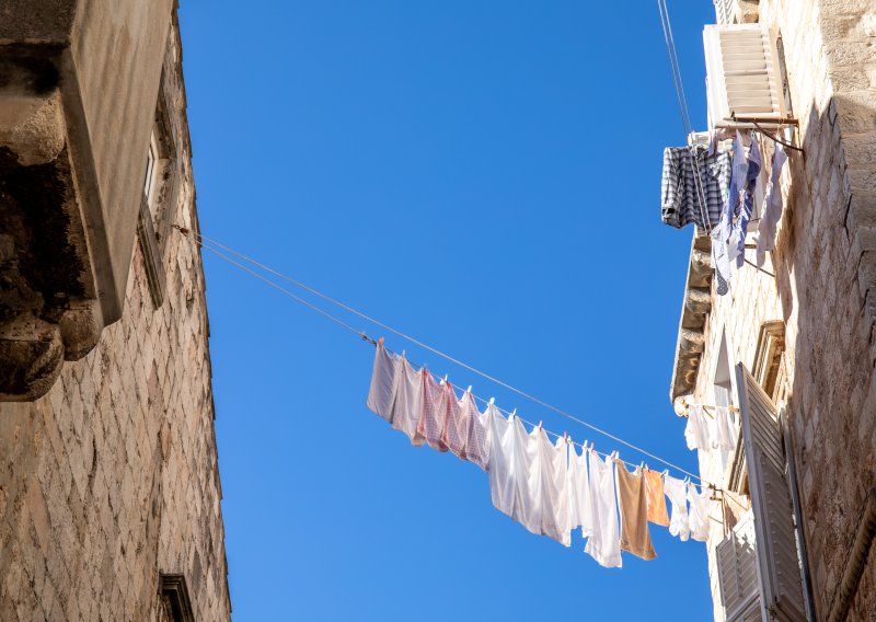 Odzvonilo sušenju robe na balkonima: Nužno je uvesti pravila!