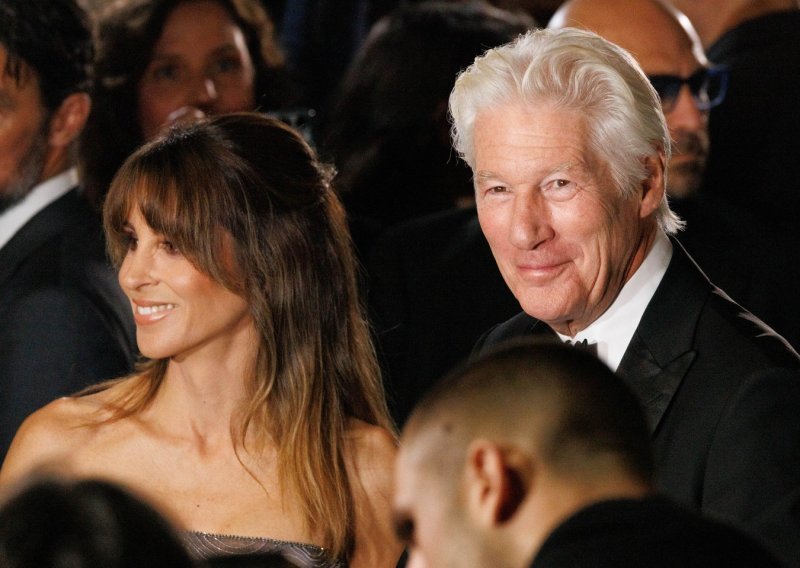 Richard Gere i Alejandra Silva ukrali pažnju na Armanijevoj reviji u Milanu