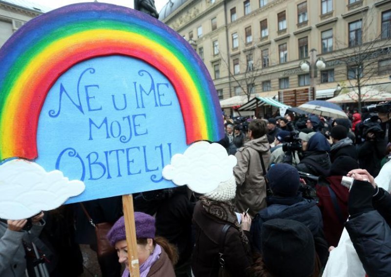 Obitelj je doista ugrožena, no pitanje je tko je ugrožava