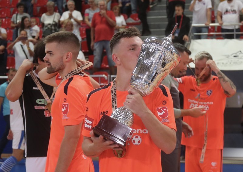 Novo Vrijeme slavi! Pogledajte kako su Makarani došli do prvog trofeja sezone