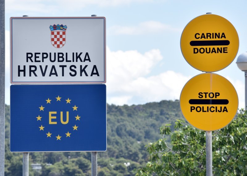 Kako su mislili da će im ovo proći? Carina objavila fotke velikog ulova na granici