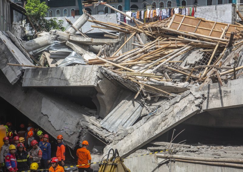 Indonezijski spasioci tragaju za nestalima nakon urušavanja škole