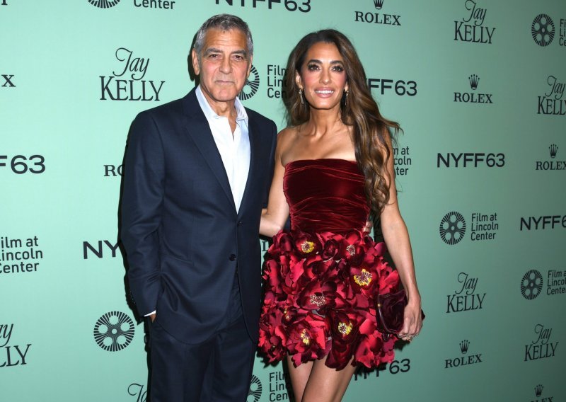 Sve je stalo kad je stigla Amal Clooney: Ovo je jedno od njenih najboljih izdanja