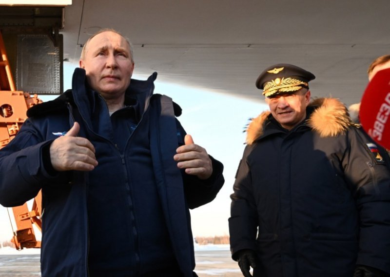 Bivša šefica MI5 ne dvoji: 'Mi smo u ratu. Upoznala sam Putina, jako neugodan čovjek...'