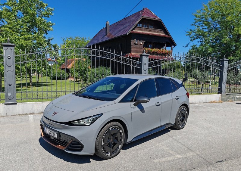 Vozili smo Cupru Born 77 (82) kWh eBoost: Vrhunski sportski gradski električni auto s prihvatljivom cijenom
