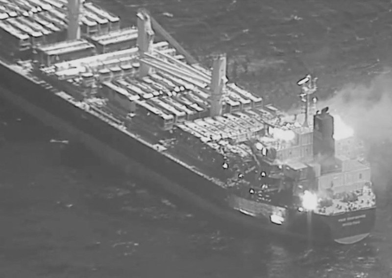 Hutisti krstarećim projektilom pogodili nizozemski tanker: Gori u Adenskom zaljevu
