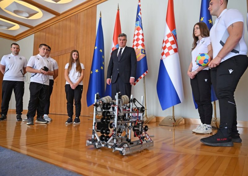 Milanović primio mlade robotičare koji će nas predstavljati na natjecanju u Panami