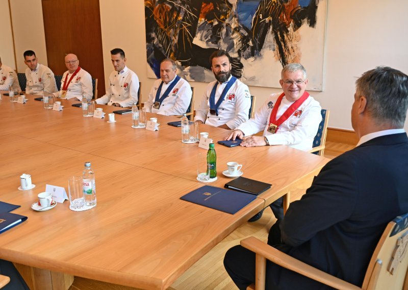 Milanović s predstavnicima Hrvatskog kuharskog saveza i pobjednicima natjecanja