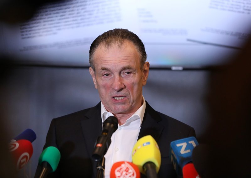 Nikicu Jelavića ispitat će DORH zbog poruka koje je slao nakon utakmice Hajduka