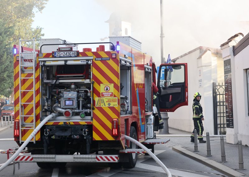 Vatrogasci u zoru intervenirali u Zagrebu: Zapalio se električni bicikl na šestom katu