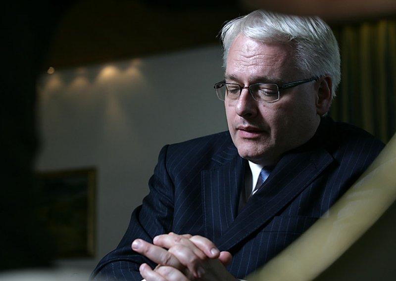 Zašto je Josipović prešutio susret s Komšićem?