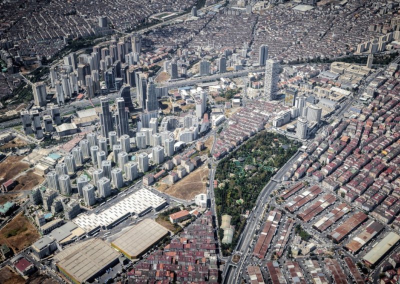 Potres magnitude 5 zatresao Istanbul, nema dojava o većoj šteti