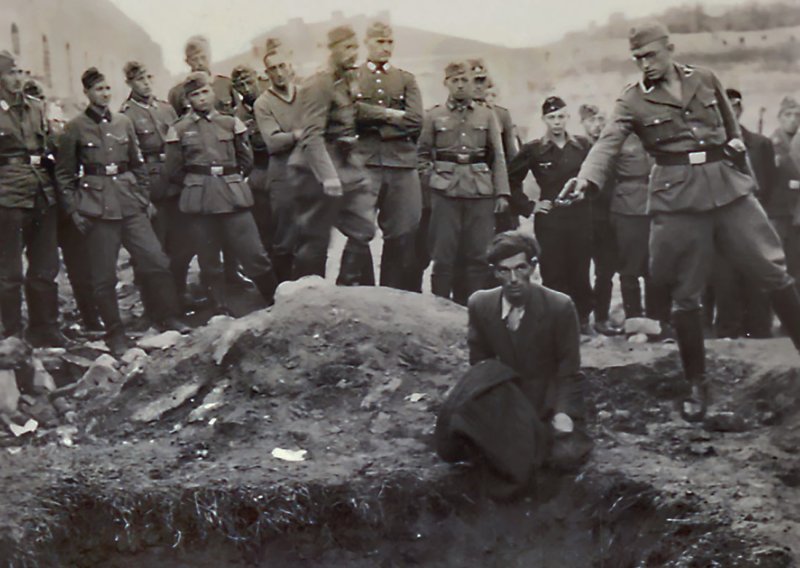 Uz pomoć AI-a otkriven identitet ubojice s jedne od najpoznatijih fotografija Holokausta