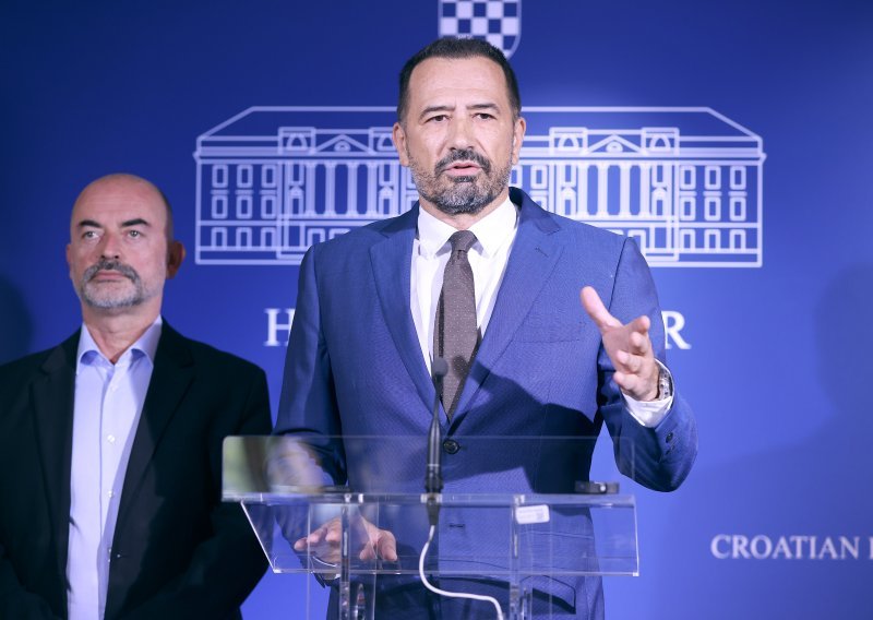 'Za tu će funkciju dobiti 3000 eura plaću?! Bio sam na toj poziciji - ne radi se apsolutno ništa!'