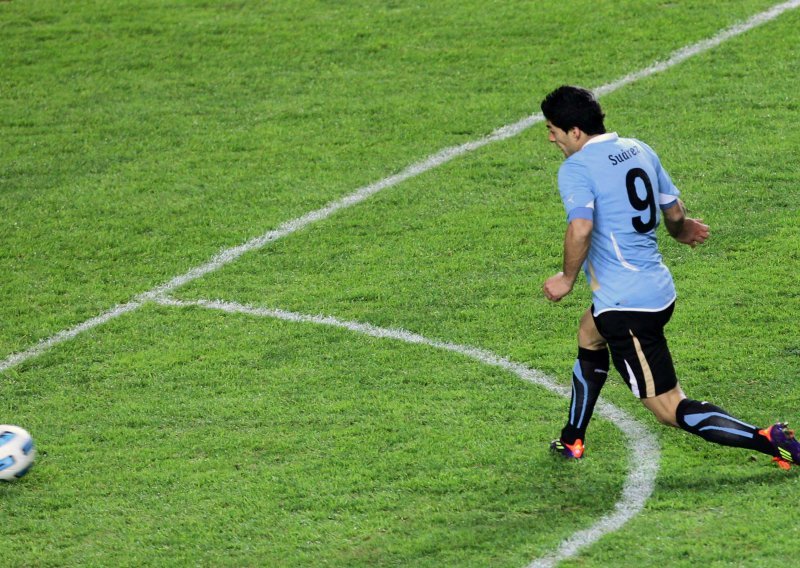Luis Suarez odveo Urugvaj u finale