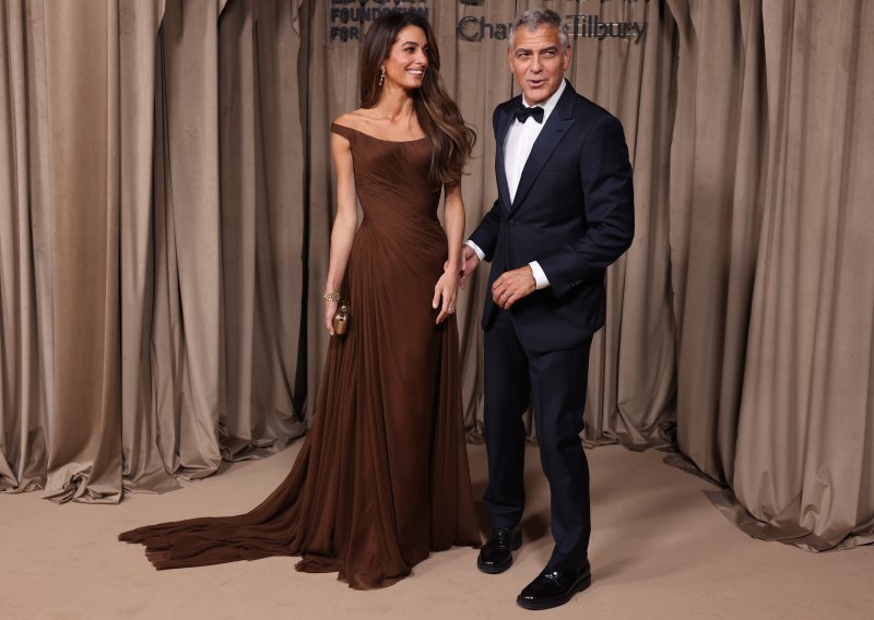Smeđa je nova crna: Amal Clooney u najljepšoj haljini ove sezone