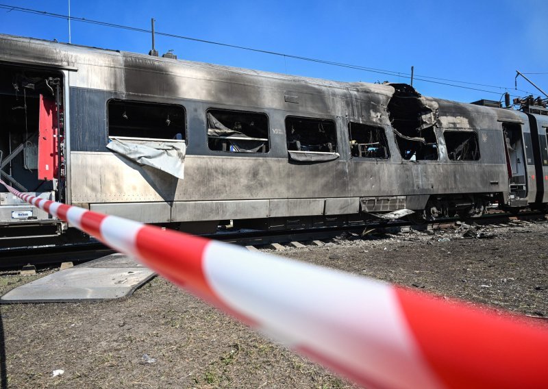 Rusi dronovima napali putnički vlak: Deseci ljudi ozlijeđeni, Zelenski zgrožen