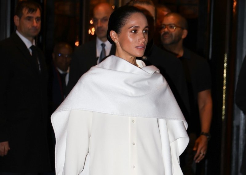 Iznenađenje! Meghan Markle izazvala pomutnju u Parizu pojavivši se sva u bijelom