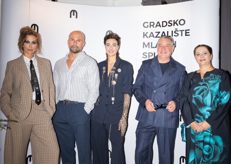 Održana premijera Ibsenove drame: Publika ovacijama nagradila predstavu 'Lutkina kuća, drugi dio'