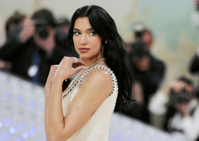 'Razdragani' obožavatelj izazvao lavinu osuda: Dua Lipa doživjela neugodnu situaciju