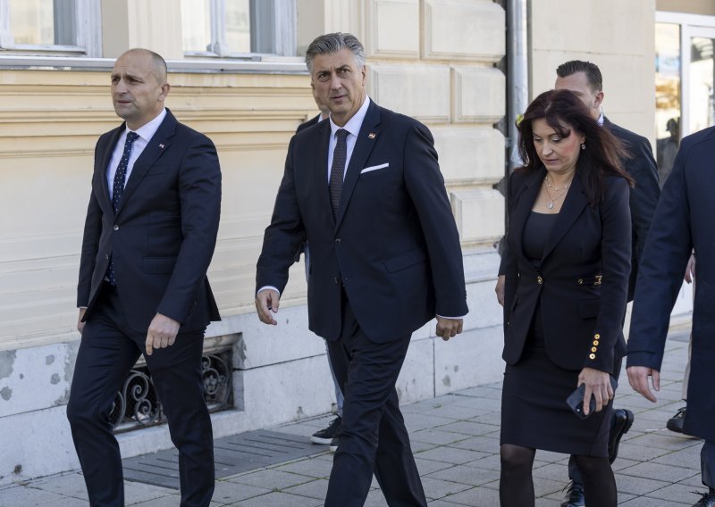 Plenković: Jednosmjenska nastava za sve osnovne škole do 2030.