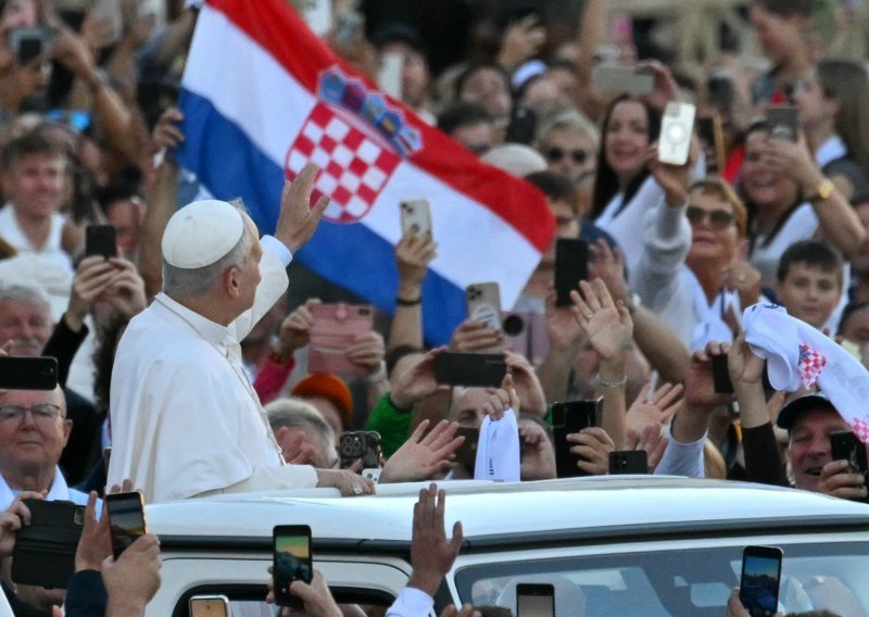 Papa Lav dočekao Hrvate u Vatikanu, poslao im poruku: 'Gdje god da se nalazite...'