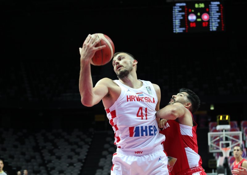 Hrvatski košarkaš briljirao pa nakon pobjede vodio navijanje, pogledajte kako je to izgledalo