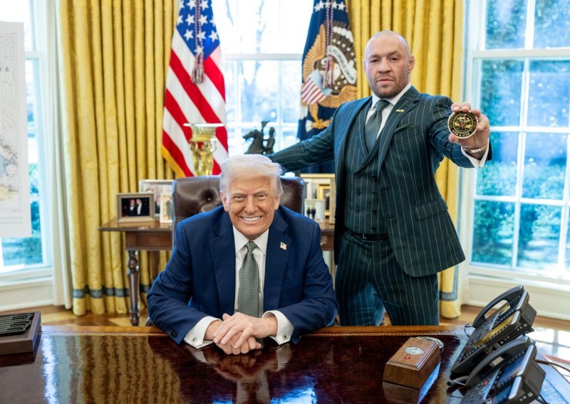 Trump potvrdio da će za svoj rođendan na travnjaku Bijele kuće organizirati najveći borilački spektakl ikad