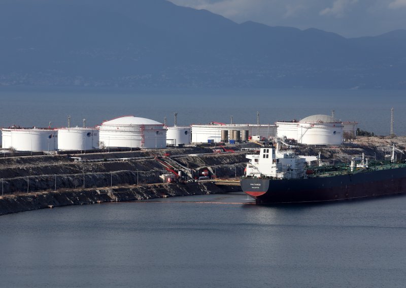Pregovori JANAF-a i MOL-a u sjeni sankcija srpskoj industriji; hoće li Mađari odustati od ruske nafte?
