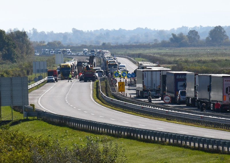 Na A3 jedna osoba poginula, četiri ozlijeđene