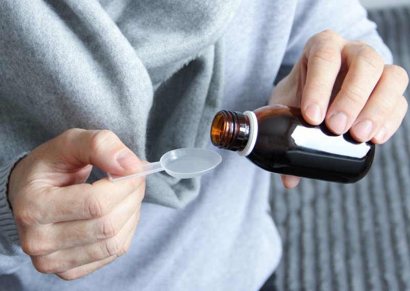 Od ibuprofena do sirupa protiv kašlja: Evo koje lijekove baš nikada ne smijete piti uz alkohol