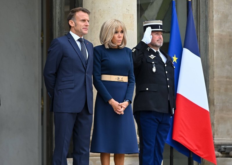 Brigitte Macron drži se provjerene modne formule, ali sad bira najčedniju varijantu