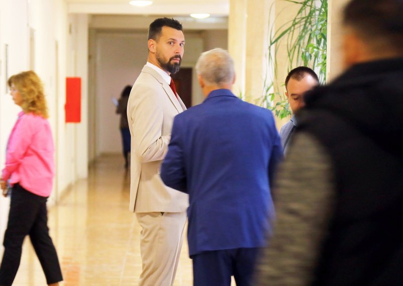 Ivošević teško optužio Šutu, HDZ i Keruma: 'Na tajnom sastanku trgovali ste funkcijama, gdje je USKOK?'