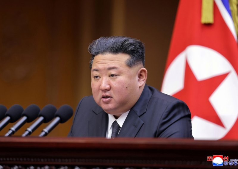 Jong Un pohvalio vladajuću stranku, pozvao na obnovu 'revolucionarnih obveza i dužnosti'