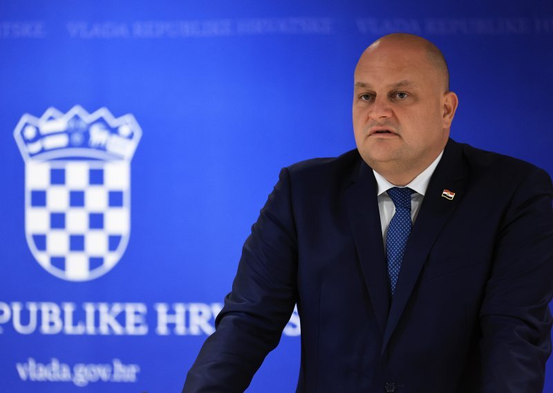 Šušnjar: Hrvatska spremna kupiti Naftnu industriju Srbije, naša ruka je ispružena