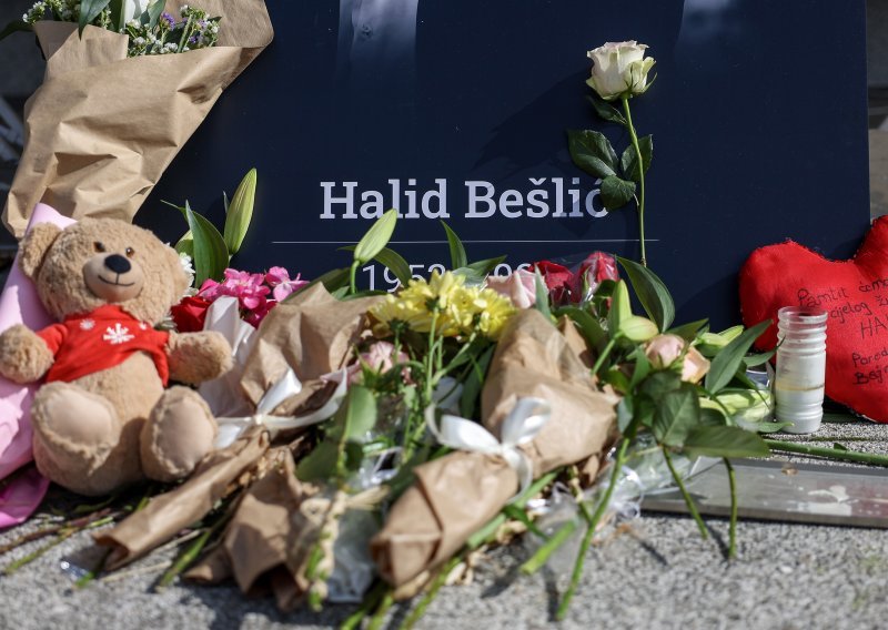 Građani još uvijek pristižu kako bi se oprostili od Halida