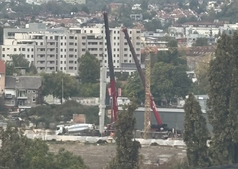 Postavljen prvi stup na novom Kranjčevićevom stadionu: 'Uspješno probili led'