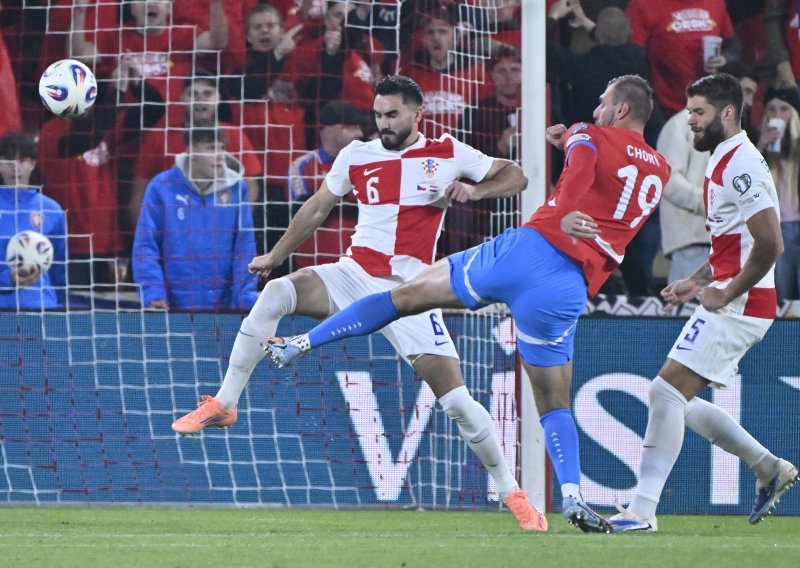 Pogledajte kako je Šutalo rukom zaustavio loptu u šesnaestercu. Evo zašto nije suđen penal